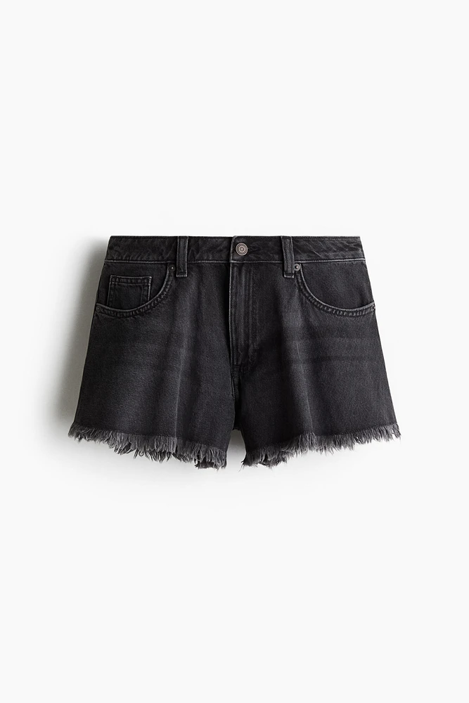 Short en denim à bords frangés