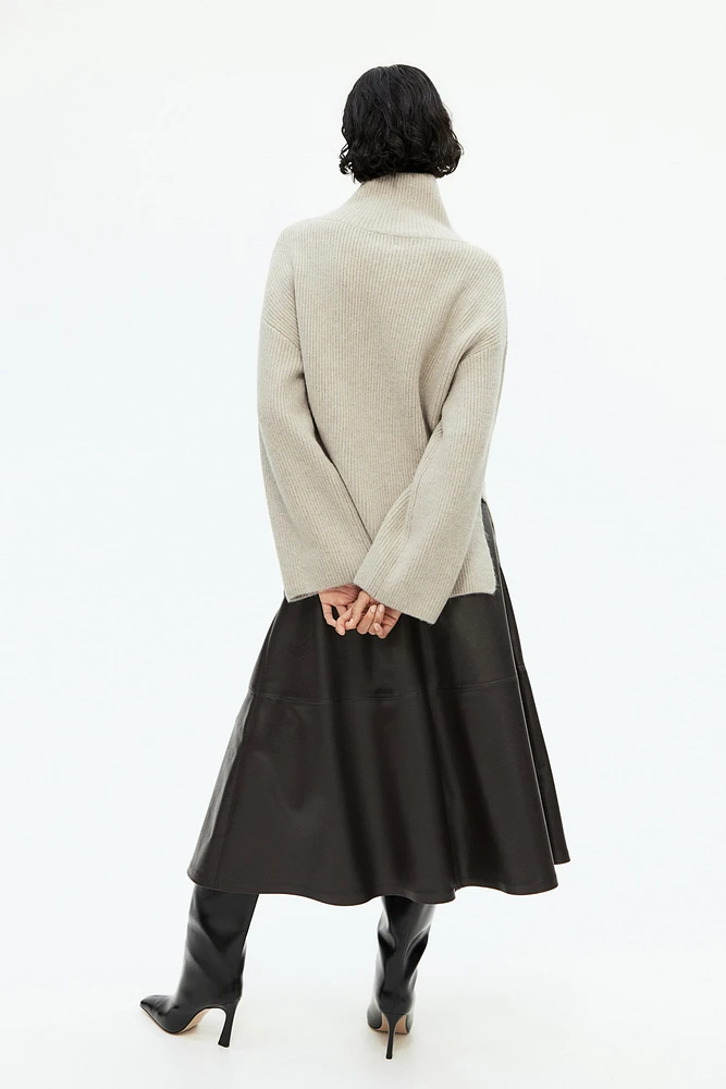 Pull zippé en tricot côtelé