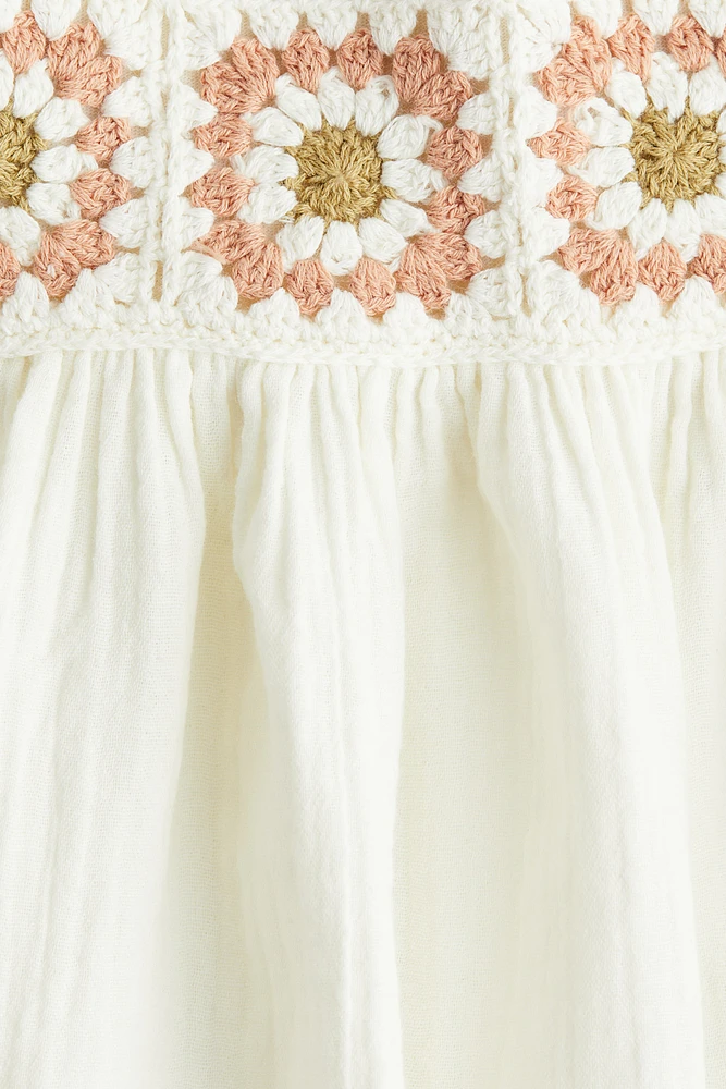 Robe en coton d'aspect crocheté