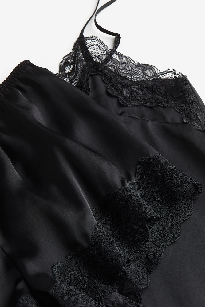Pyjama en satin avec dentelle
