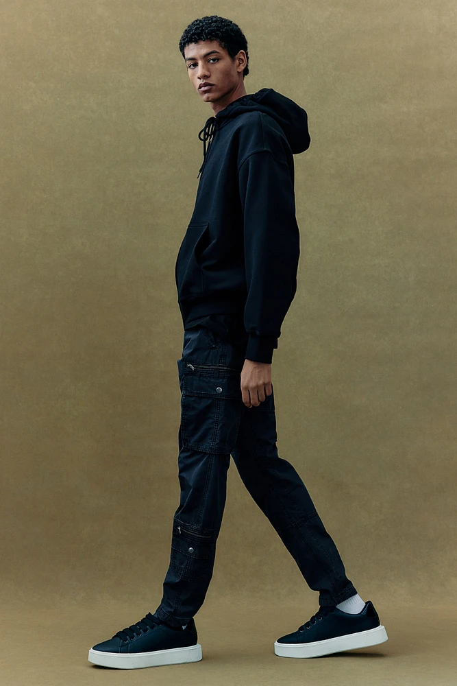 Pantalon cargo classique en sergé