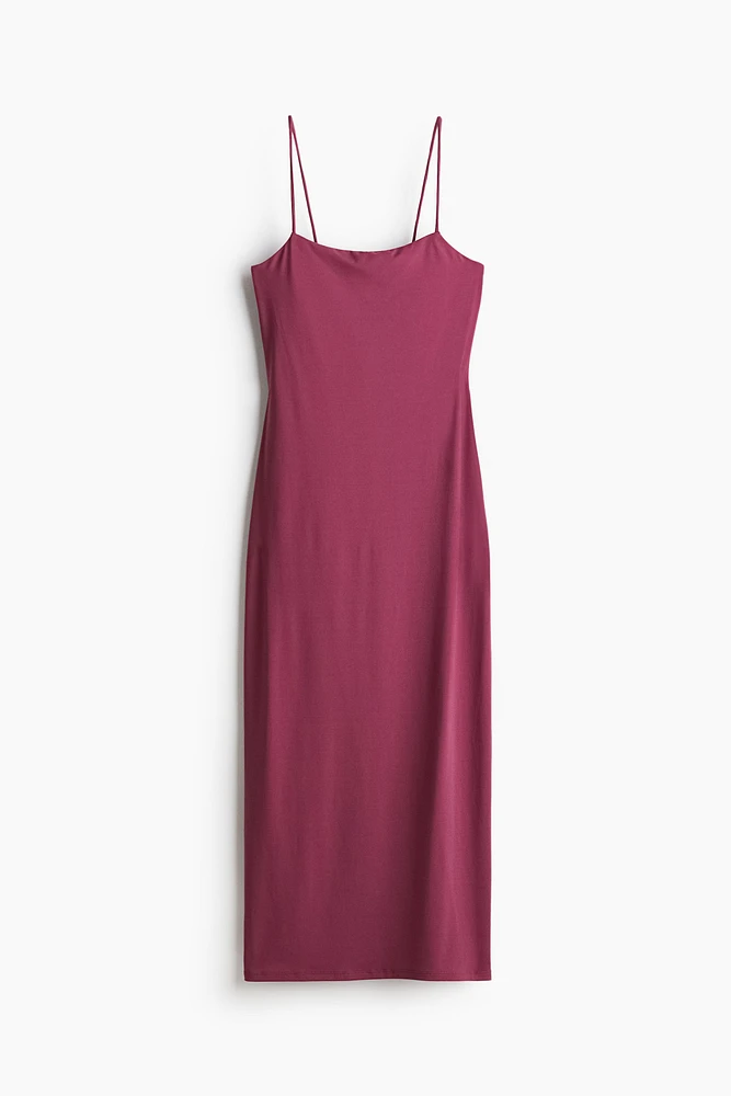 Robe moulante à bretelles fines