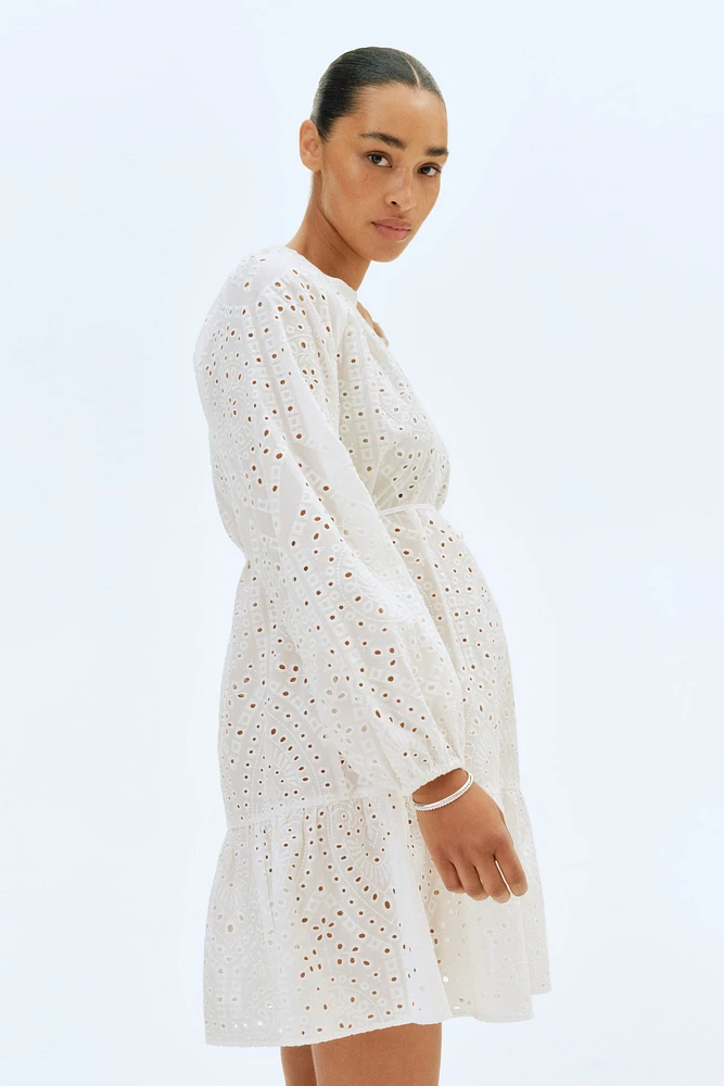 MAMA Robe avec broderie anglaise