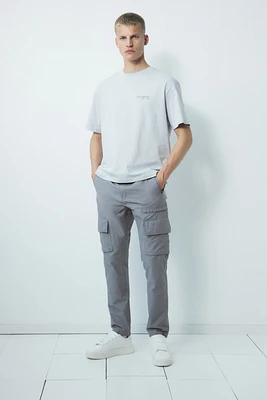 Pantalon cargo classique en sergé