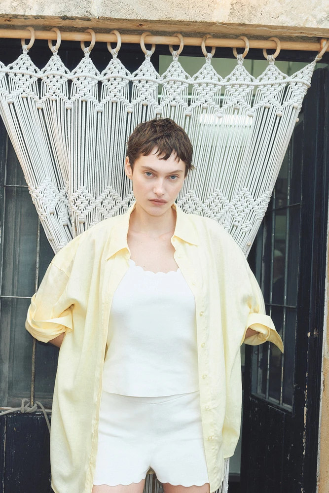 Débardeur en tricot fin avec bords festonnés