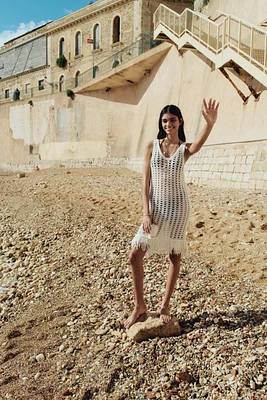Robe frangée en tricot ajouré