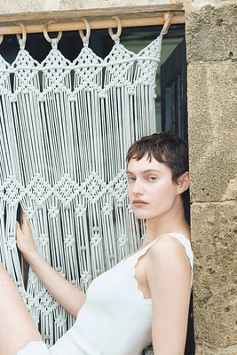 Débardeur en tricot fin avec bords festonnés