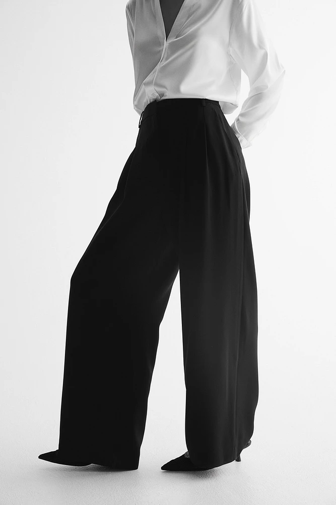 Wide-leg Pants