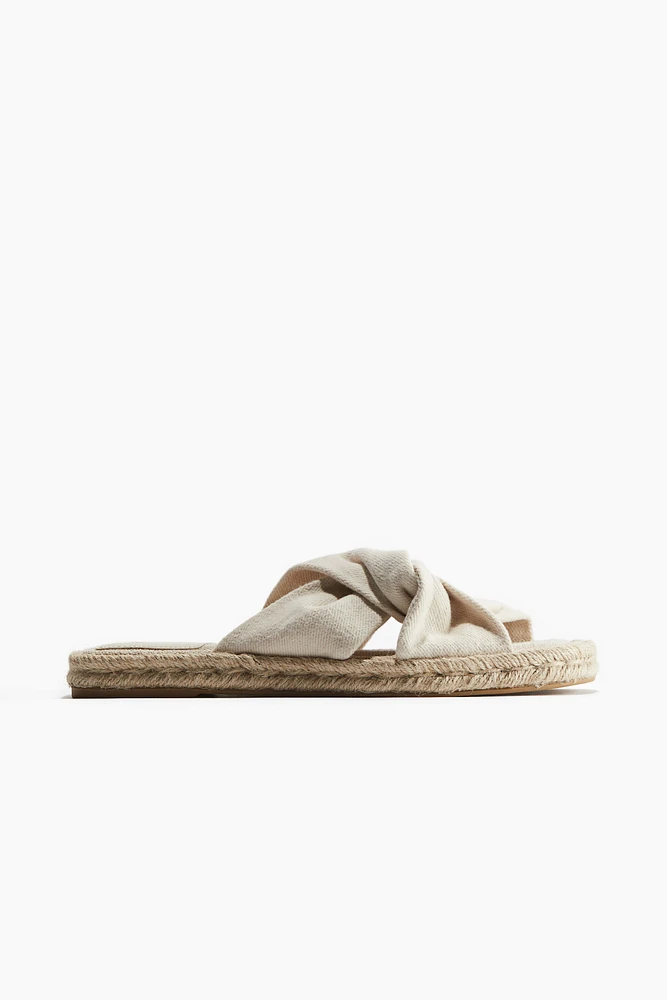 Sandales à détail torsadé