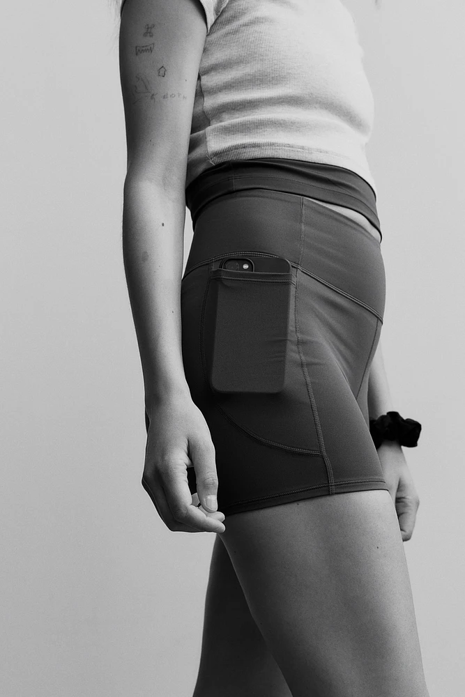 Pocket-Detail Sports Hot Pants DryMove™