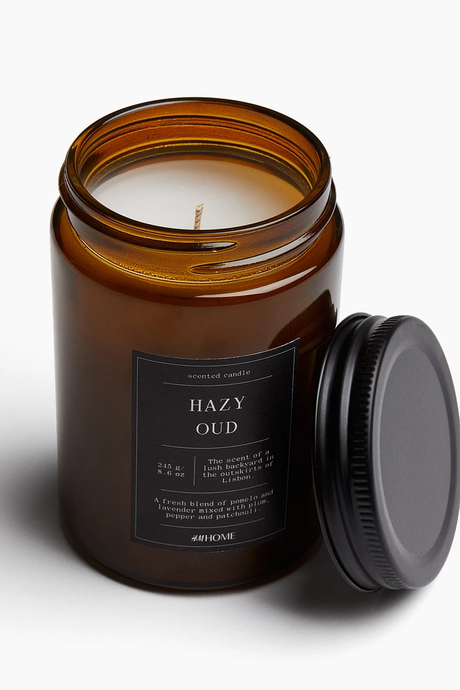 Petite bougie parfumée dans un pot en verre