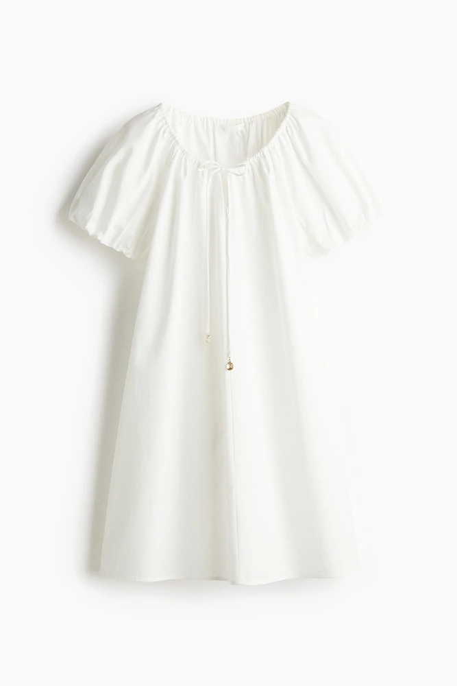 Robe avec cordon de serrage à l'encolure