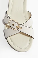 Sandales à brides croisées