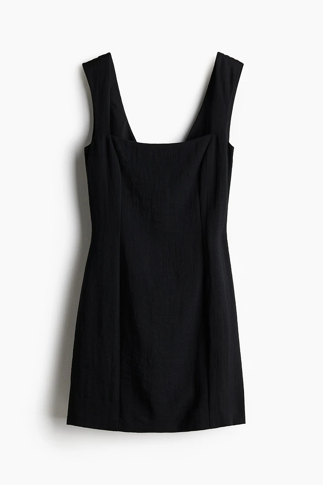 Dress with Bow at Back