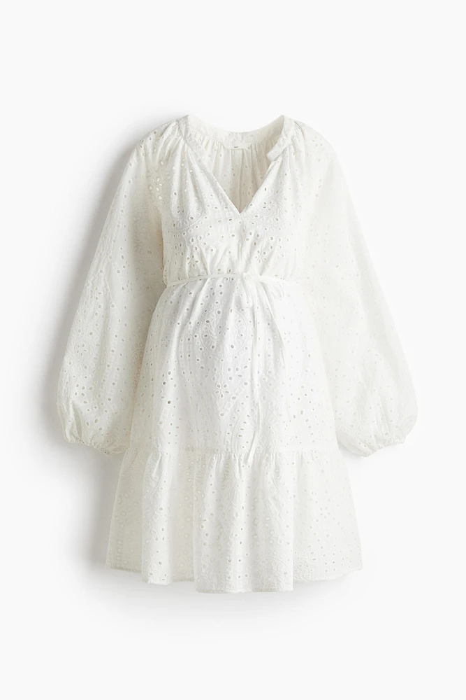 MAMA Robe avec broderie anglaise