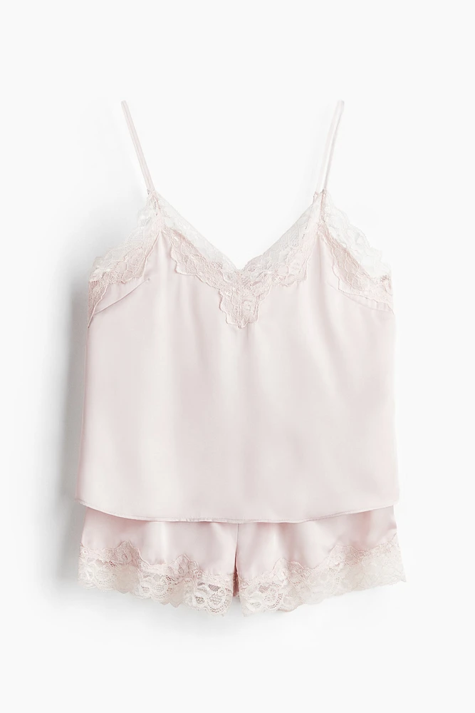 Pyjama en satin avec dentelle