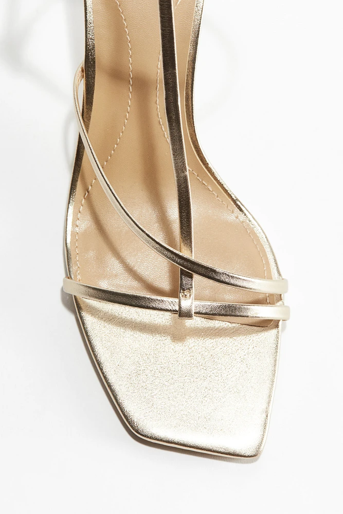 Sandales à talon avec brides fines