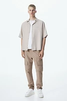 Pantalon cargo classique en sergé