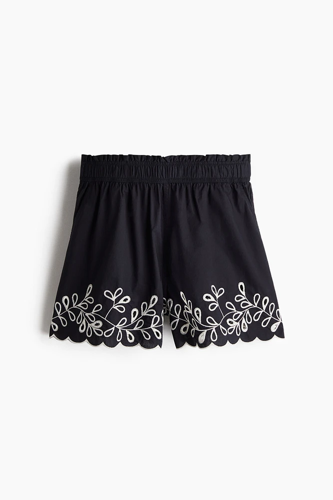 Short en coton brodé