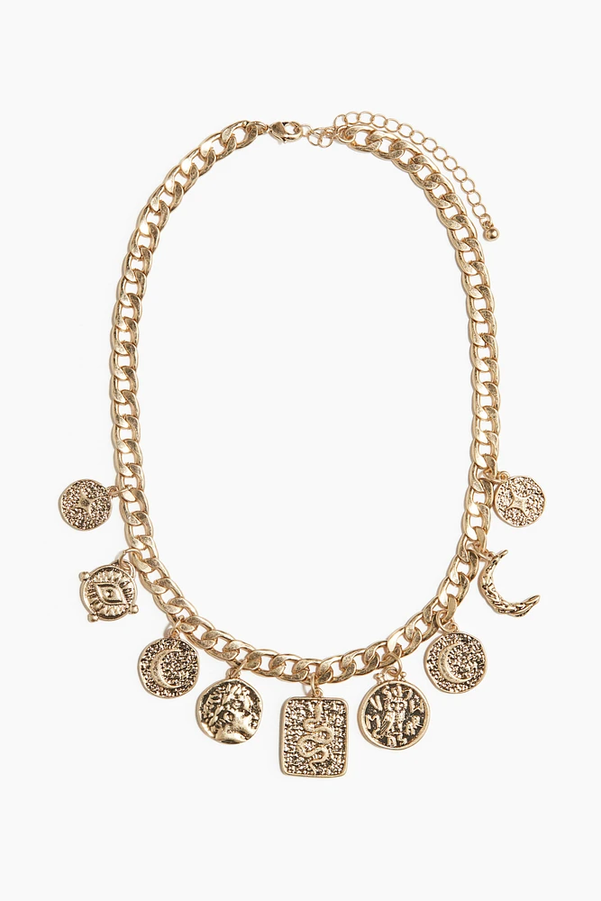 Short pendant necklace