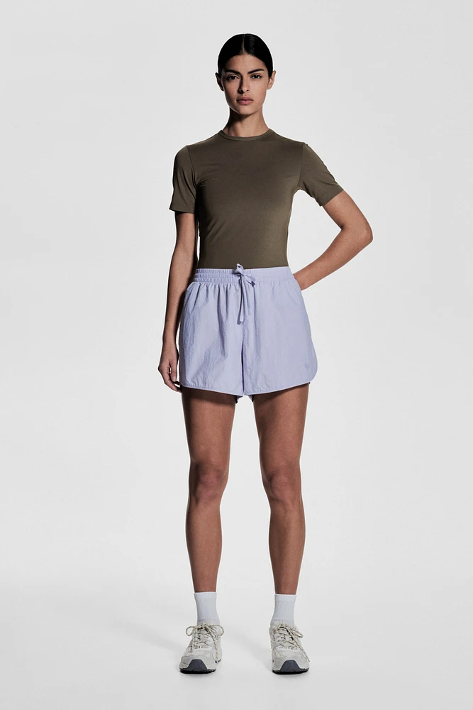 Sports Crop Top with DryMove™