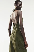 Robe à boutons avec broderie anglaise