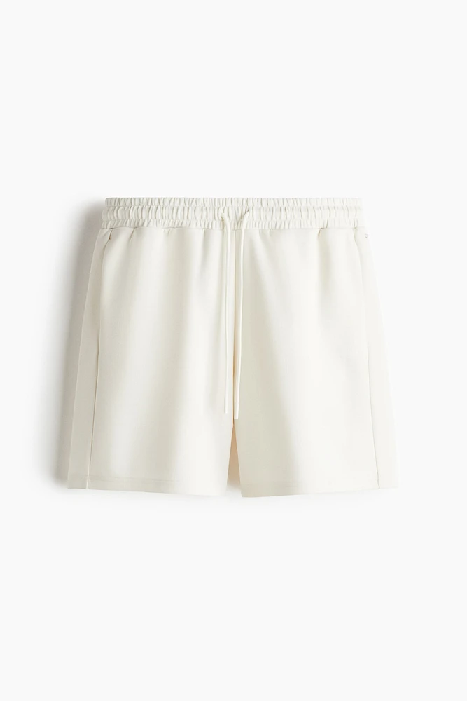 Mid-Length Sports Shorts with DryMove™
