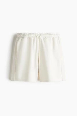 Mid-Length Sports Shorts with DryMove™