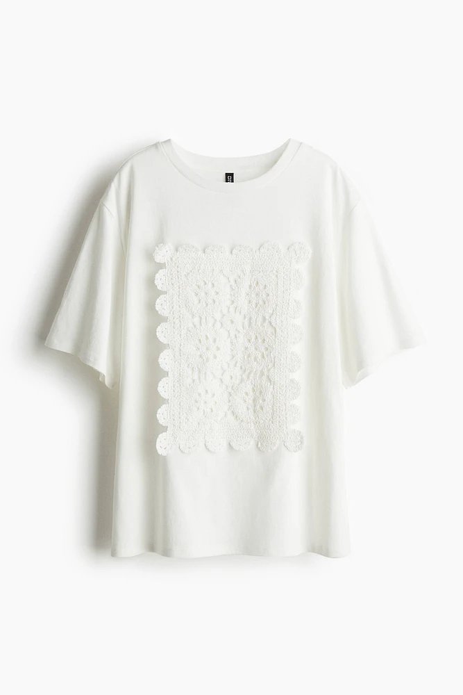 Crochet-Look Appliqué T-Shirt