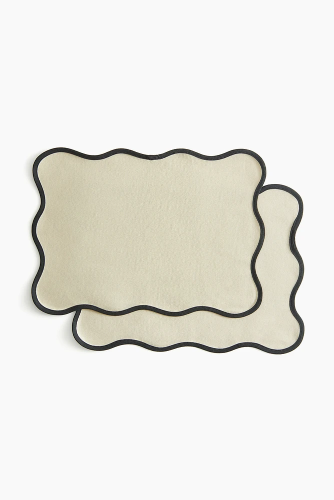 2-pack Scalloped-Edge Placemats