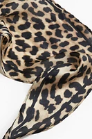 Diamond-Shaped Scarf