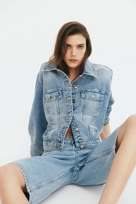Short en denim haut du genou