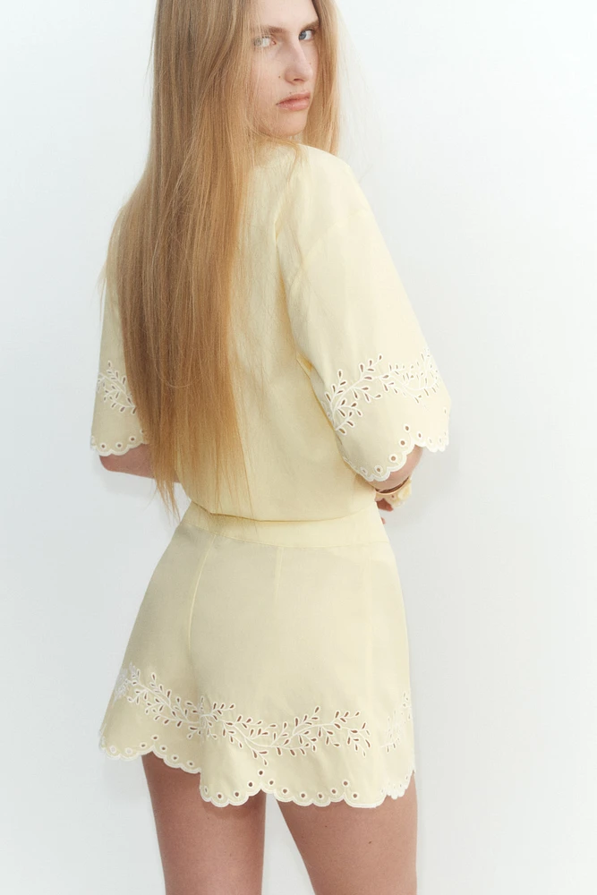 Short avec broderie anglaise