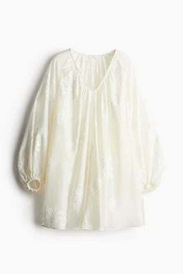 Robe brodée