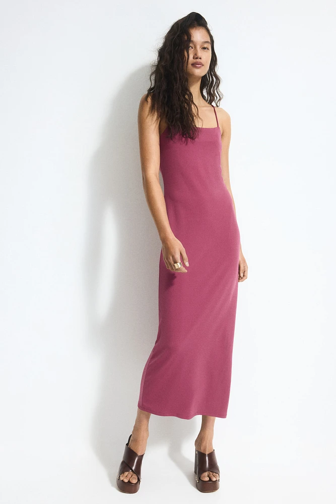 Robe moulante à bretelles fines