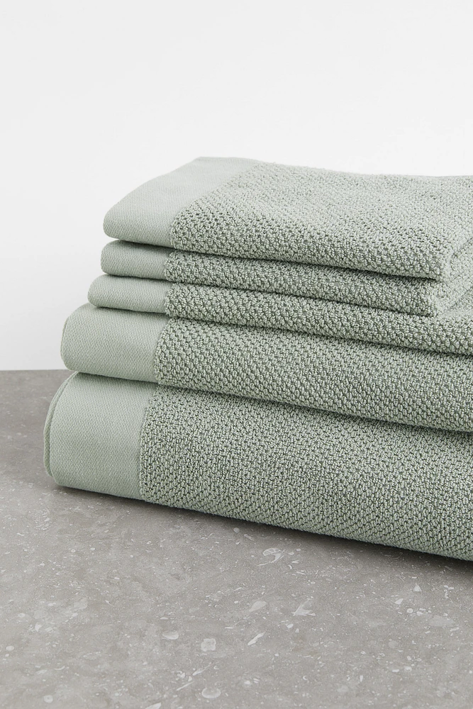 Serviette de bain en coton éponge