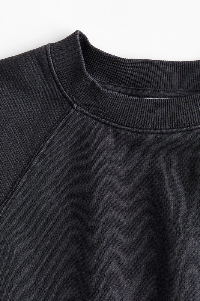 Raglan-sleeved Sweatshirt