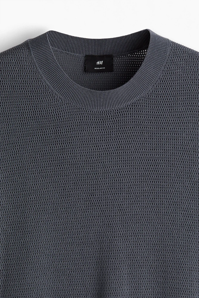 T-shirt coupe classique en tricot ajouré