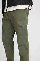 Pantalon cargo près du corps