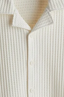 Chemise gaufrée coupe ample à col cubain