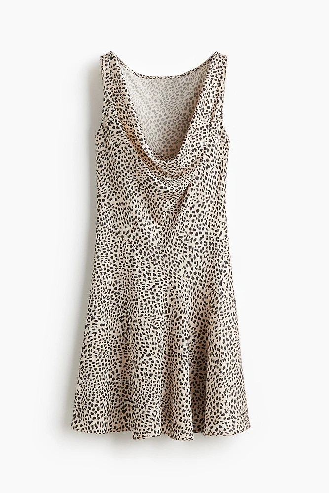 Robe à encolure bénitier
