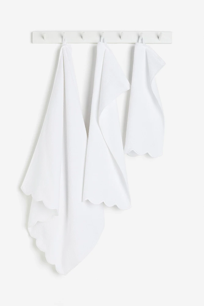 Scalloped-edge Bath Towel