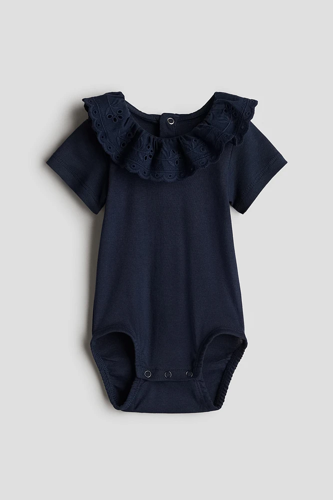 Maillot cache-couche avec col en broderie