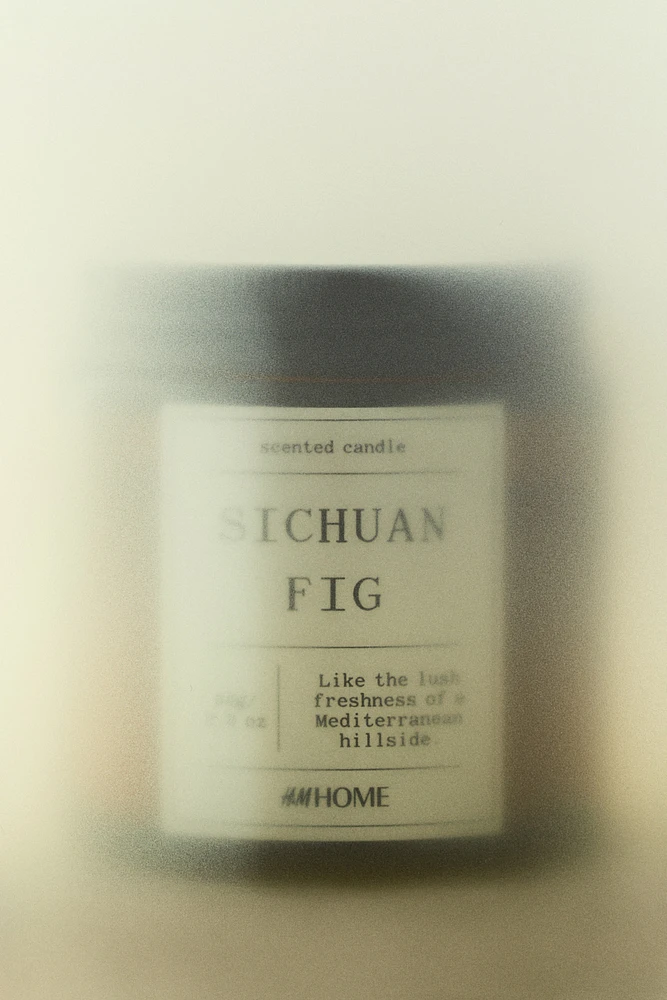 Petite bougie parfumée dans un pot en verre