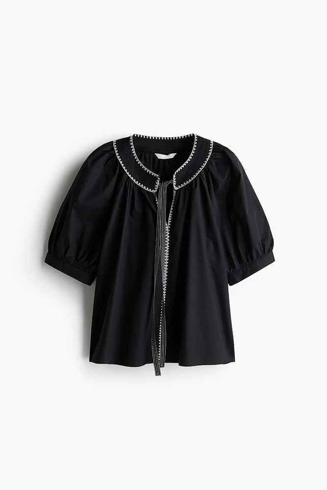 Blouse en popeline avec détail à nouer