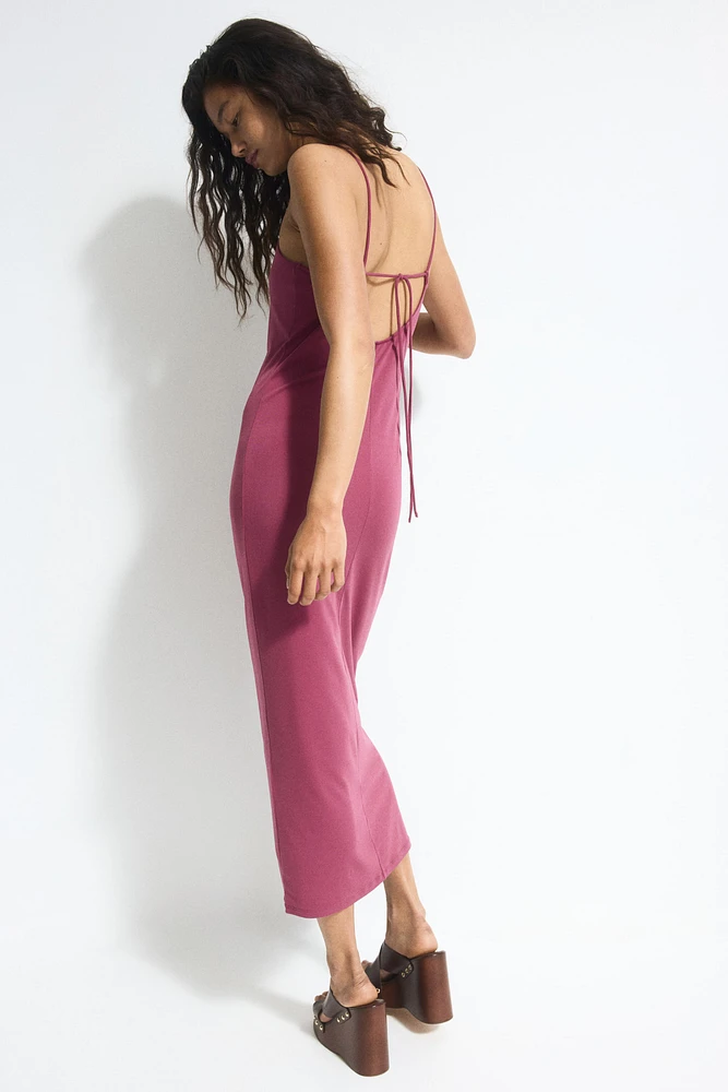 Robe moulante à bretelles fines