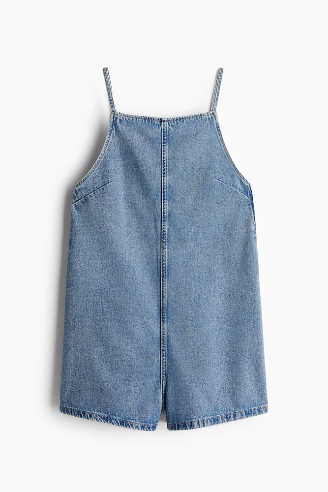Combinaison short à encolure carrée