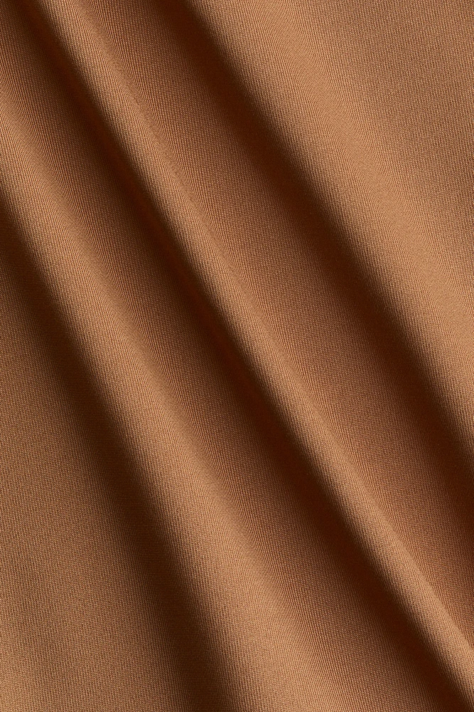 Haut épaules nues à effet drapé