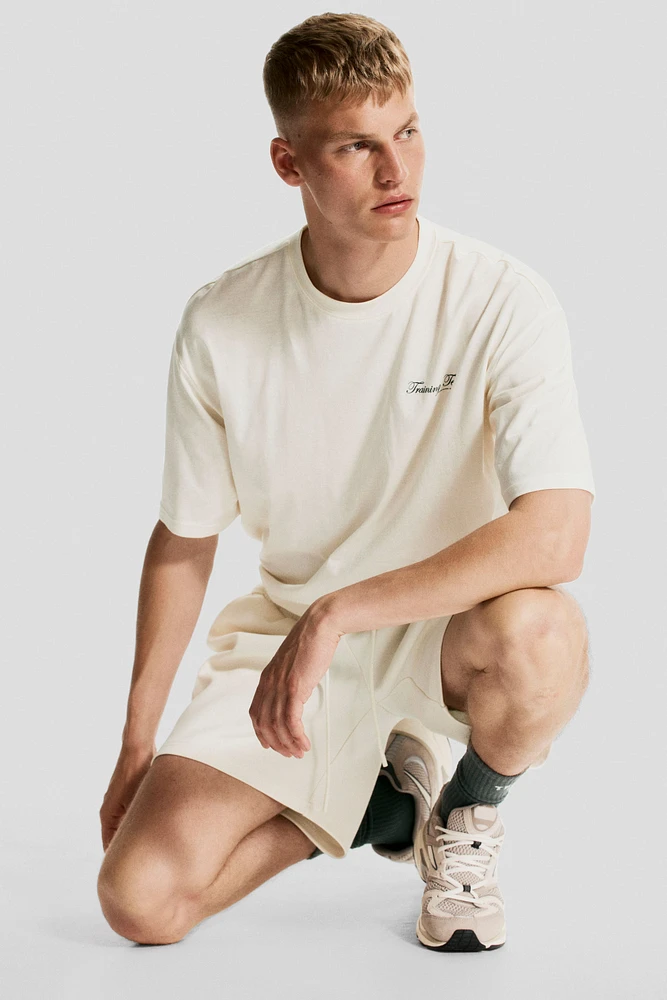 Mid-Length Sports Shorts with DryMove™