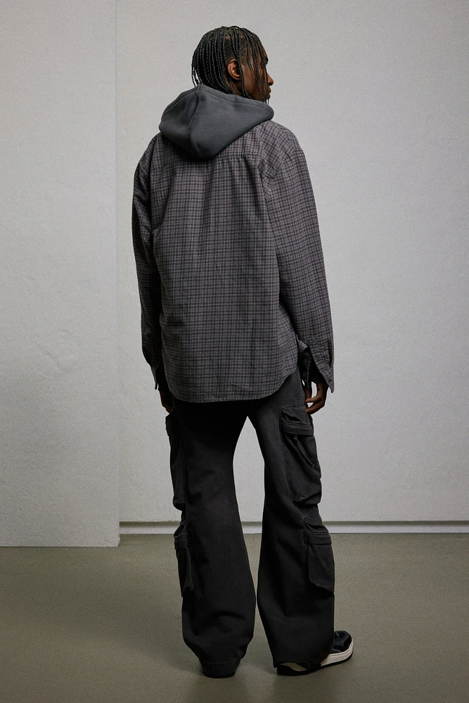 Pantalon cargo classique en sergé